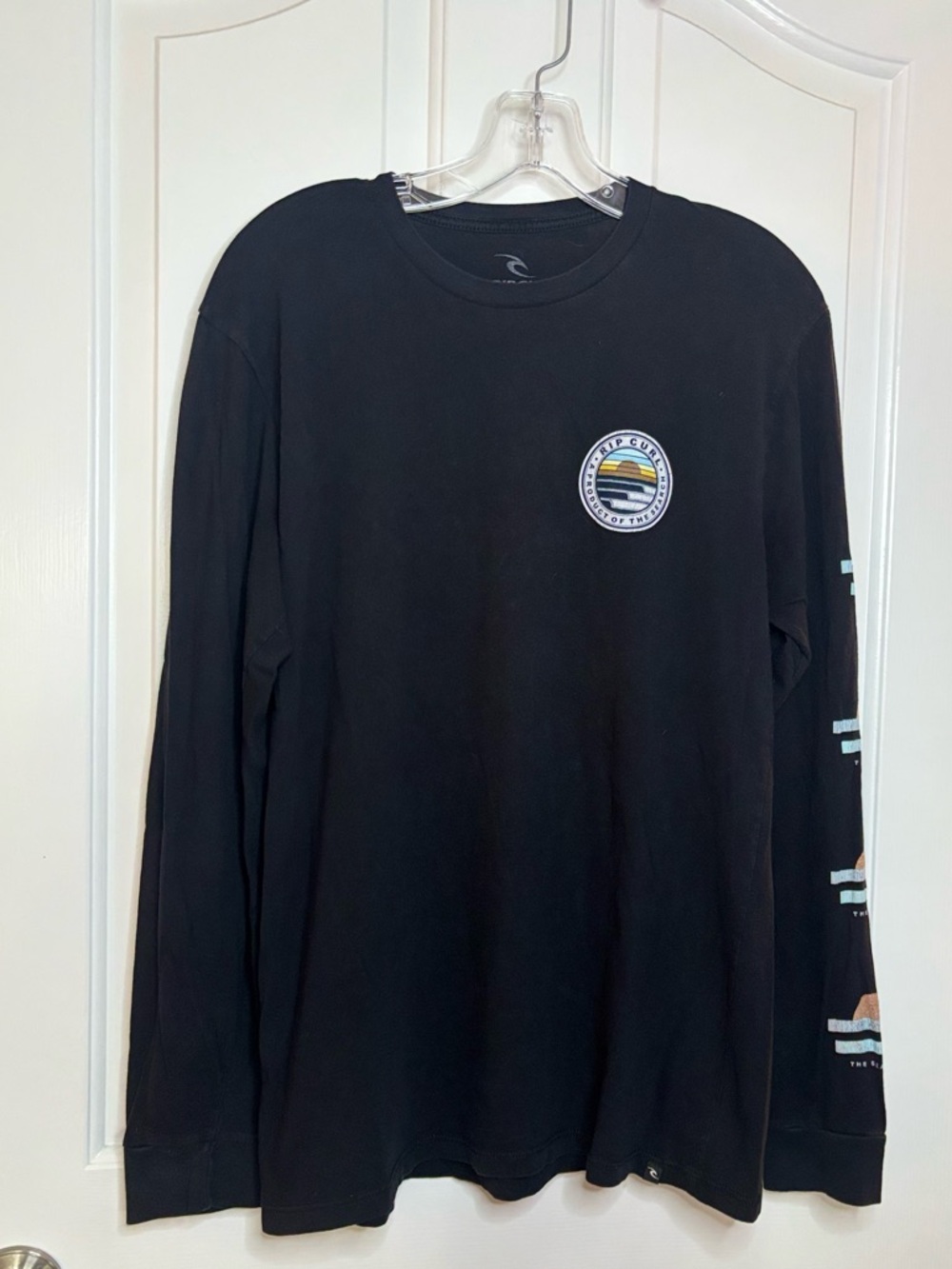 EUC Rip Curl Black Men’s Long Sleeve Tee with Surf motif Size M